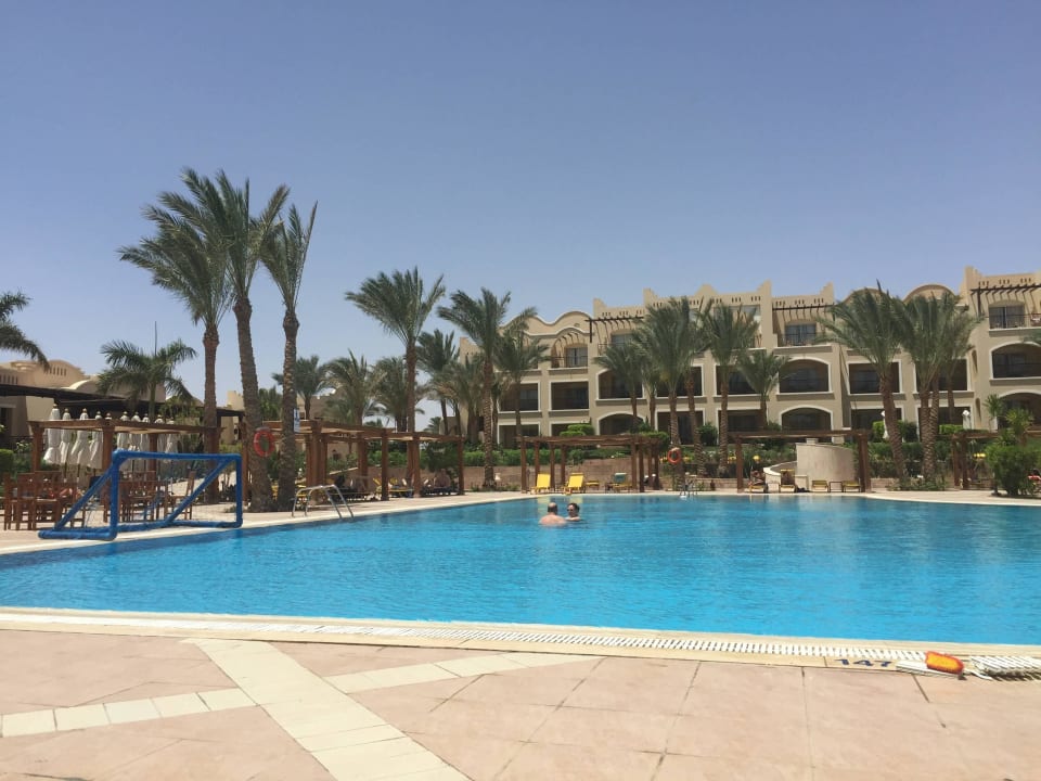 Großer, sauberer Pool mit Ruhe Hotel JAZ Makadi Star & Spa