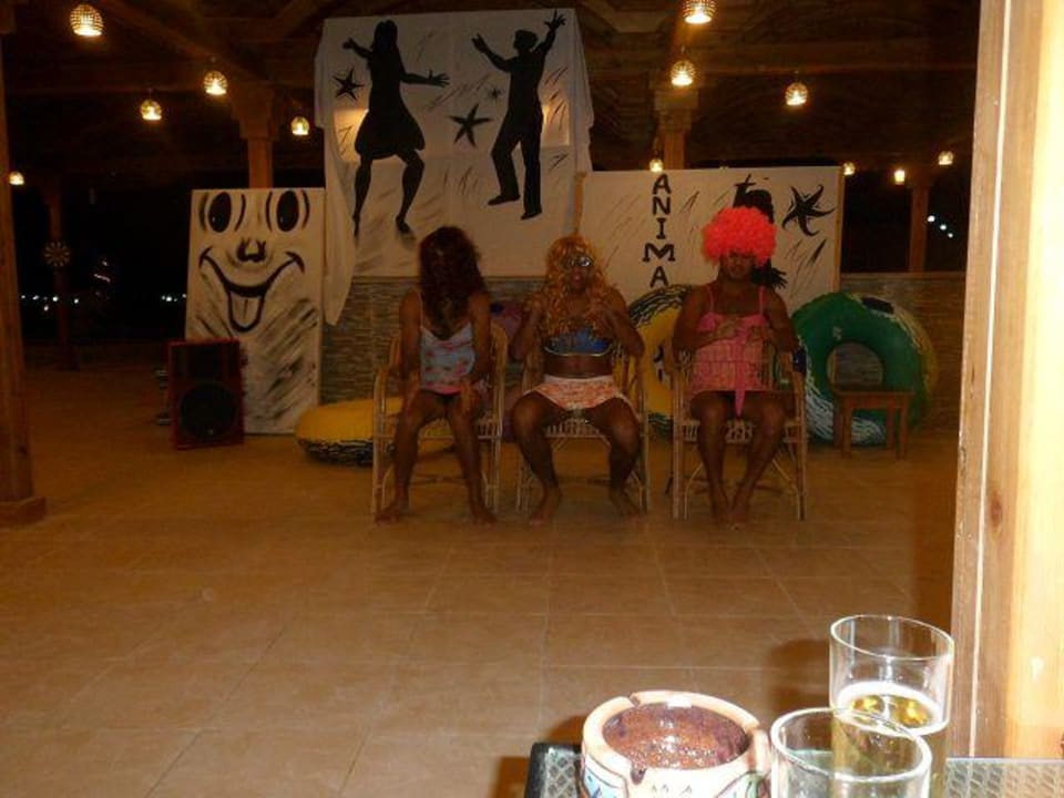 Animationsteam Show Three Corners Happy Life Beach Resort