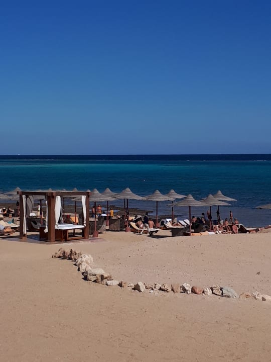 Massagestatuon am strand Gemma Resort