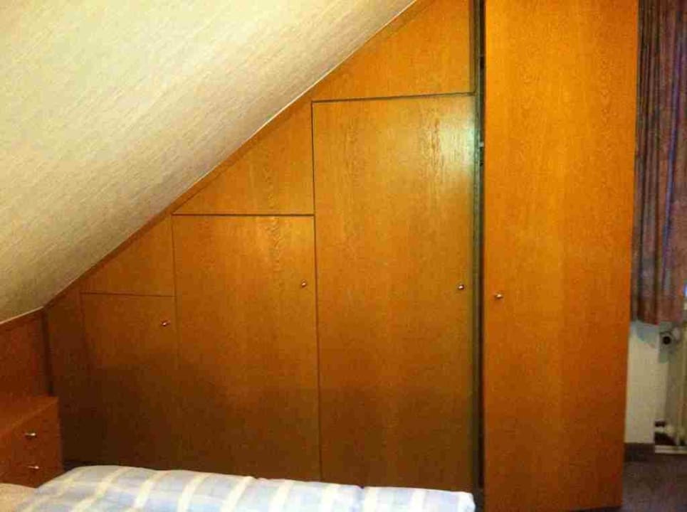 The Wall Hotel Harms