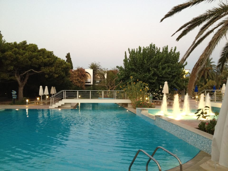 Unterer Pool Caravia Beach Hotel