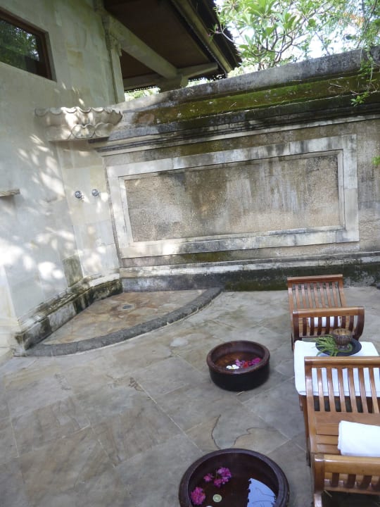 Außendusche im Spa-Bereich, Platz fürs Fußbad Hotel Matahari Beach Resort & Spa