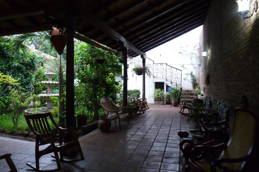 Schaukelstühle im Garten Hotel La Posada del Sol