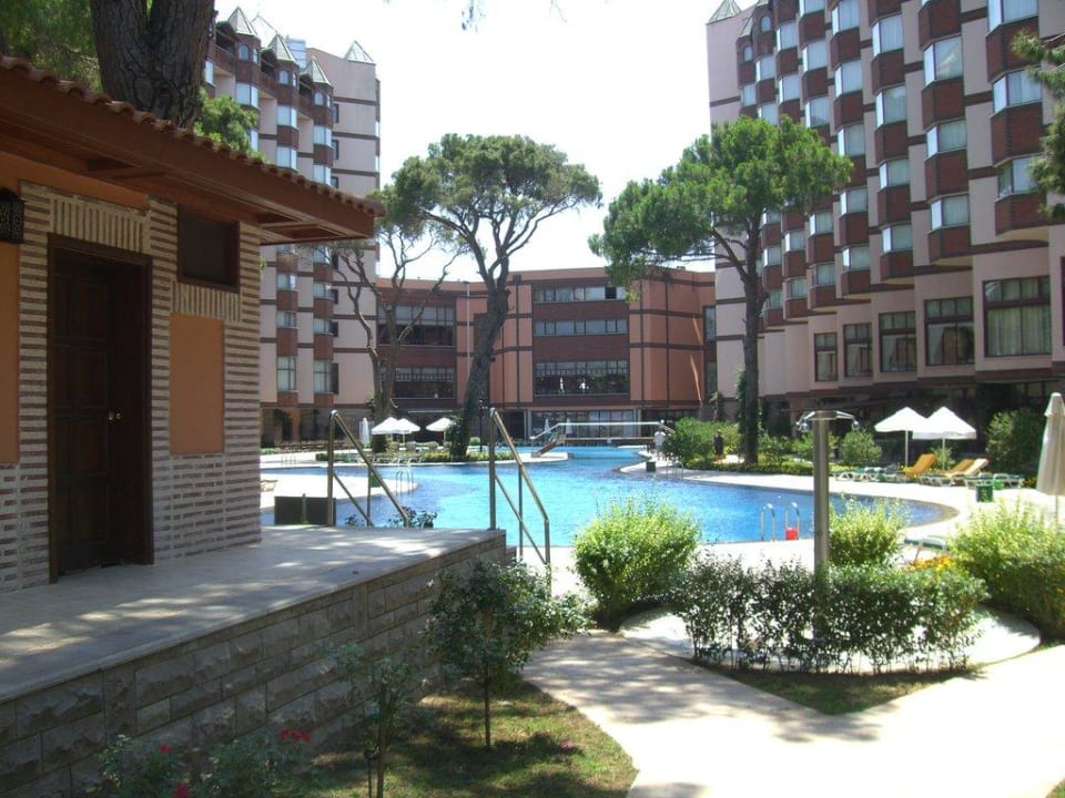 Rückseite mit 2 Pool Papillon Zeugma Relaxury