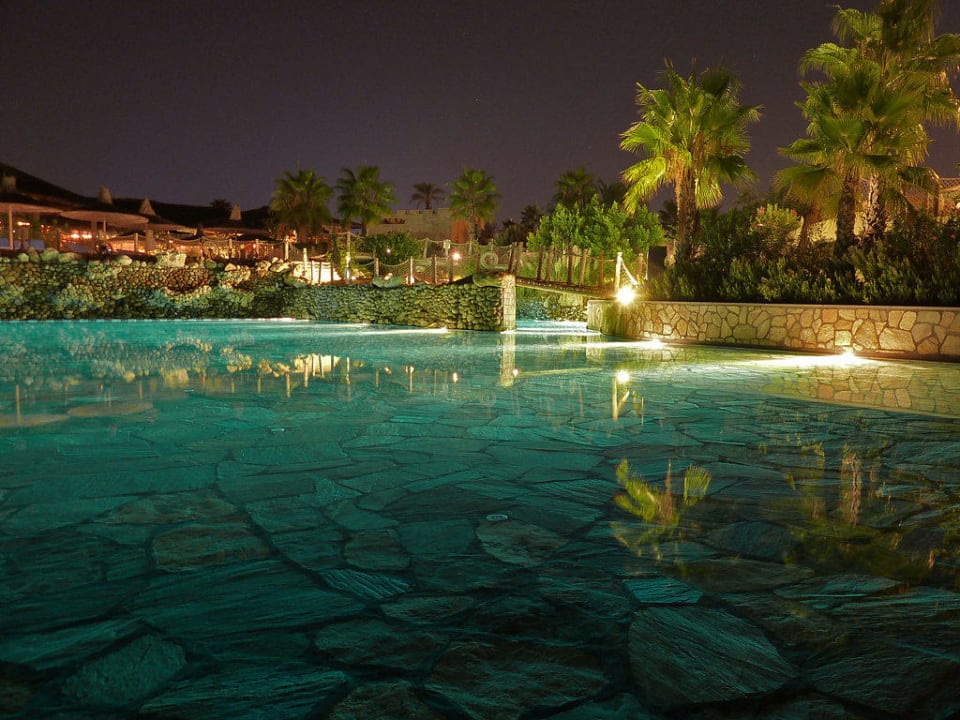 Amazon Water World Hauptpool bei Nacht ! Club Grand Aqua