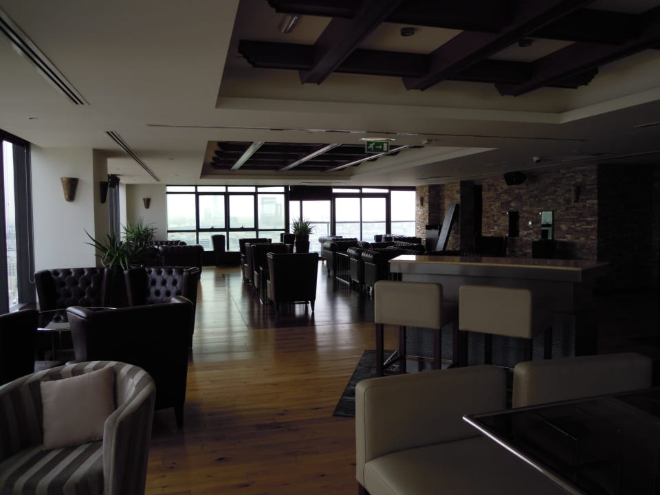 Bar Executive Park Regis Kris Kin Hotel