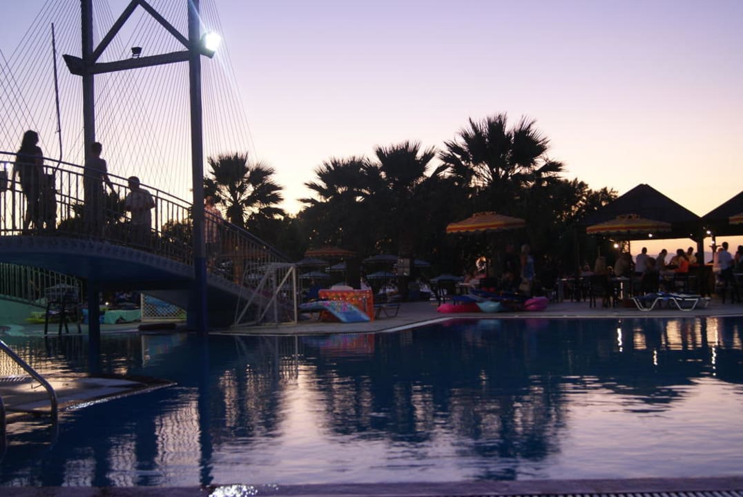 Widok na basen Doreta Beach Resort & Spa