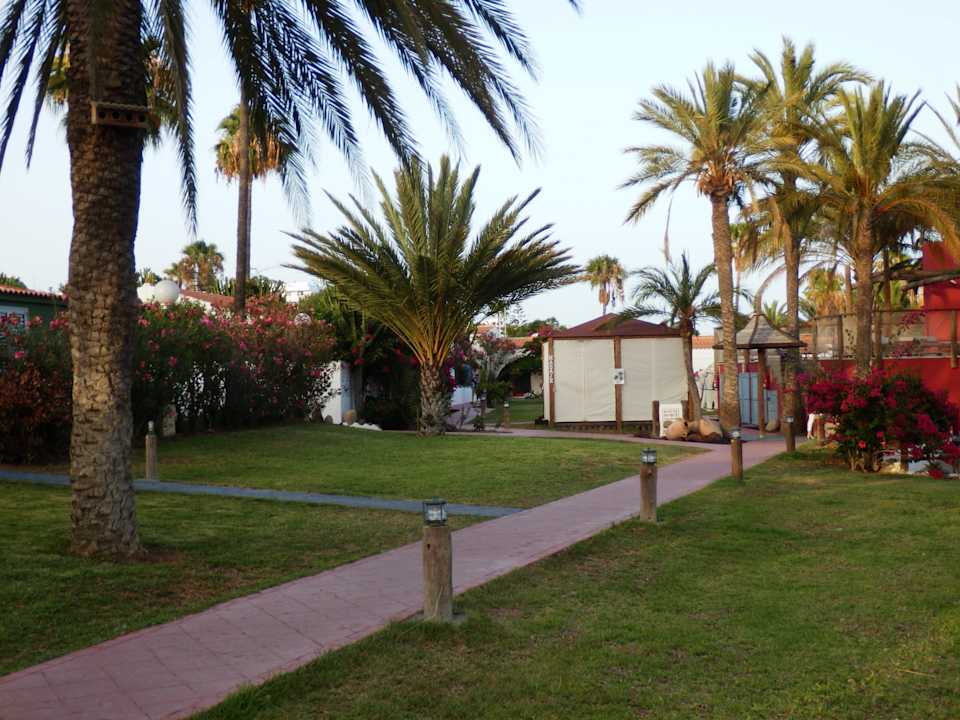 * HL Miraflor Suites Hotel