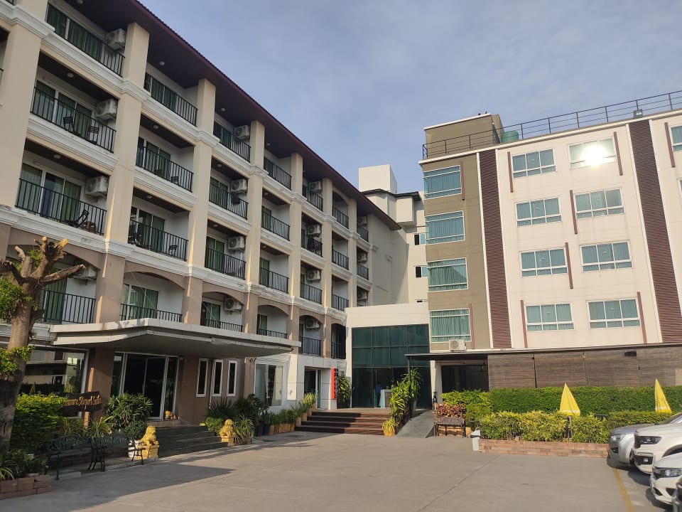 Außenansicht Hotel Sinsuvarn Airport Suite