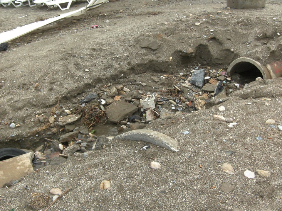 Schutt und glasscherben Hotel Club Tess