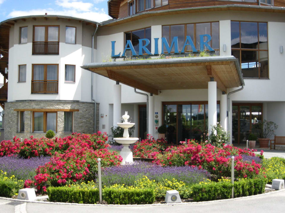 Haupteingang (zur Rezeption) Hotel & Spa Larimar