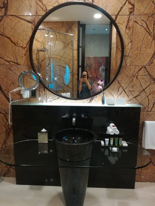 Zimmer Al Raha Beach Resort & Spa