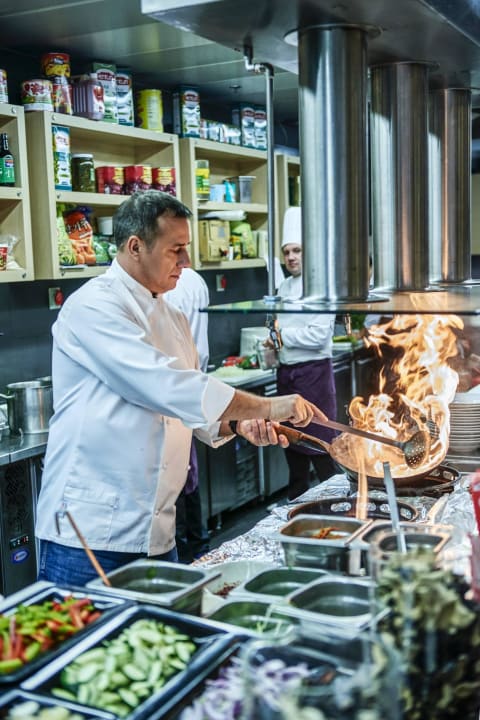 Live Cooking Sound Garden Hotel Airport