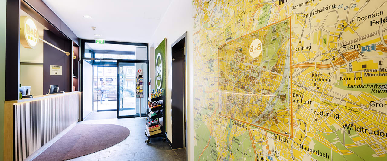 Lobby B&B Hotel München-Moosach