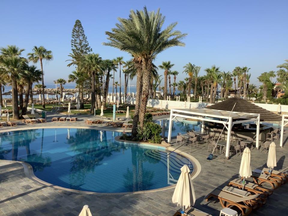 Pool The Golden Bay Beach Hotel