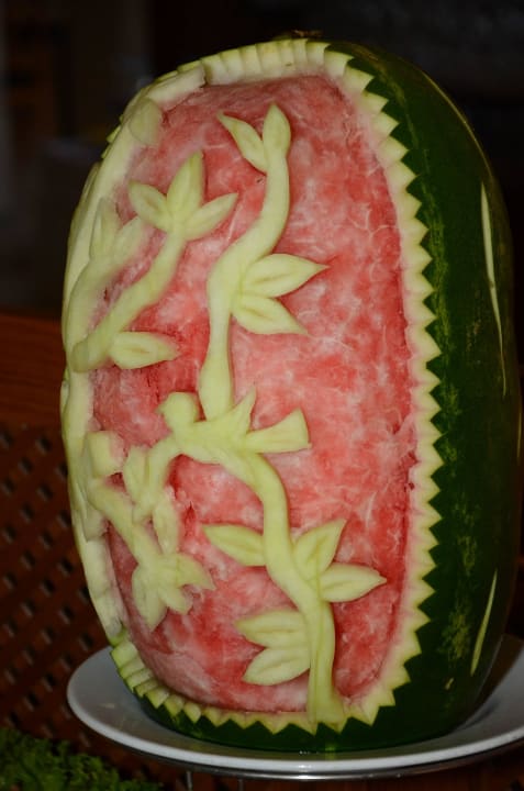 Wassermelone Schnitzerei Santa Marina Beach