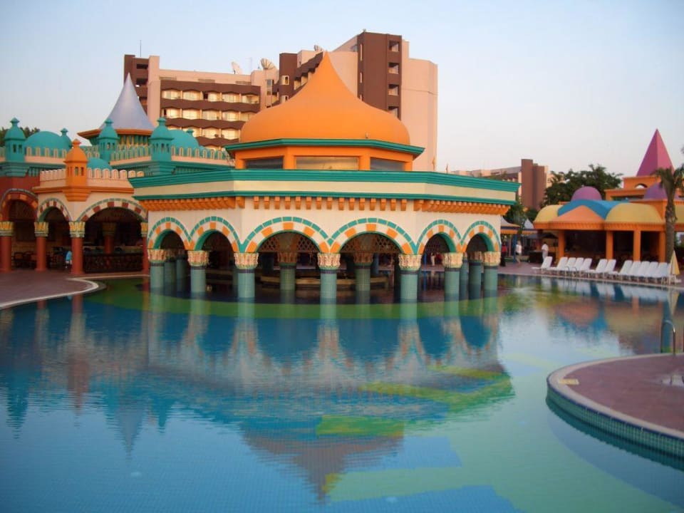 Poolbar Kamelya Aishen Club