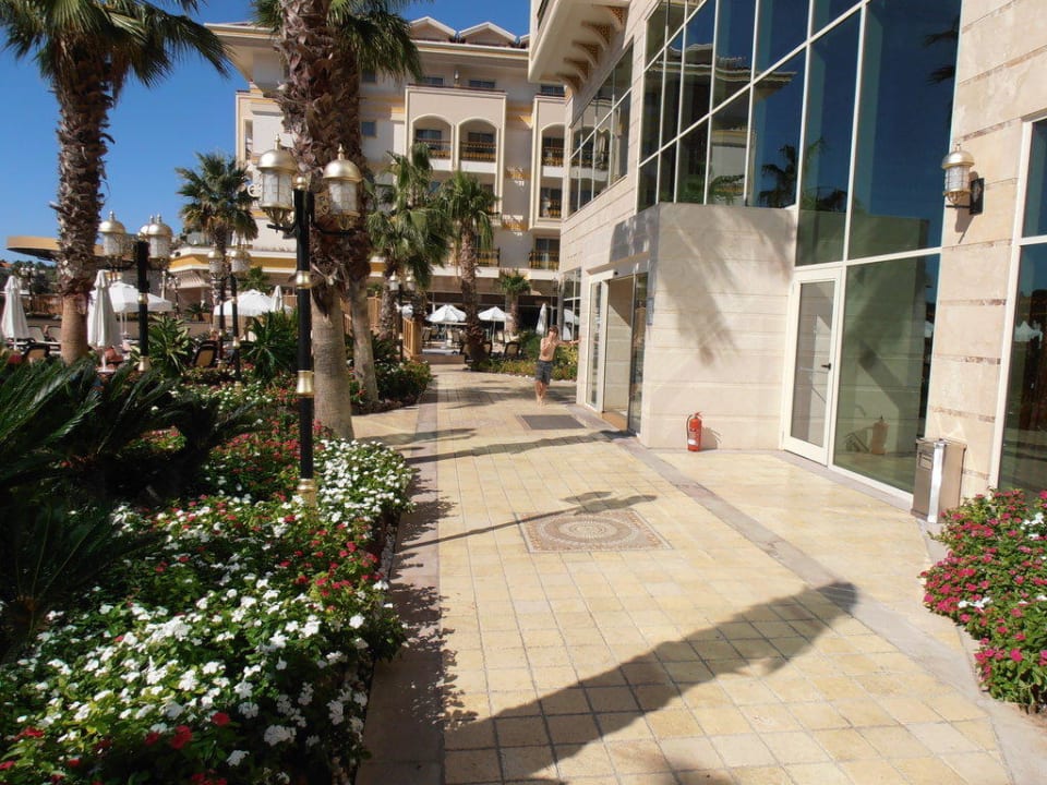 Weg zum Pool Diamond Excellence Resort & Spa