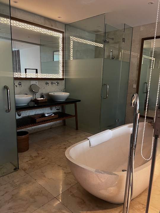 Zimmer Candi Beach Resort and Spa