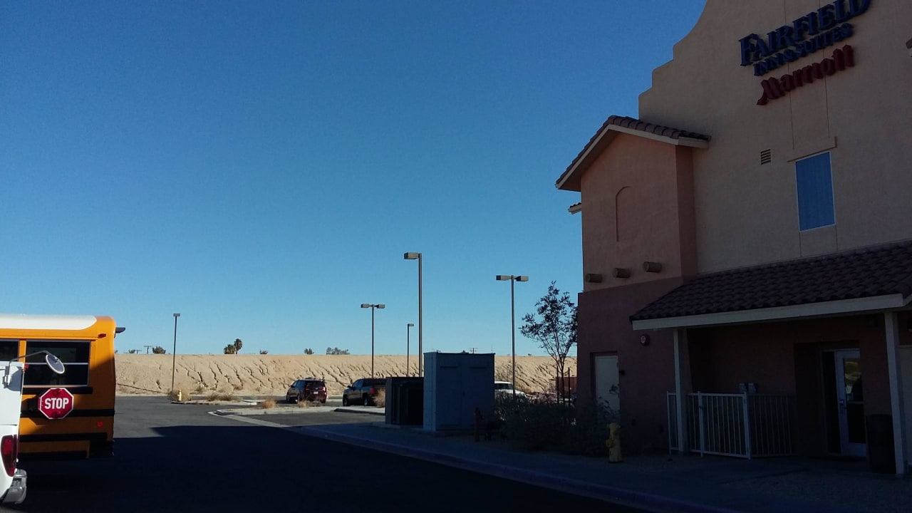 Wüste ringsrum Hotel Fairfield Inn & Suites by Marriott Twentynine Palms