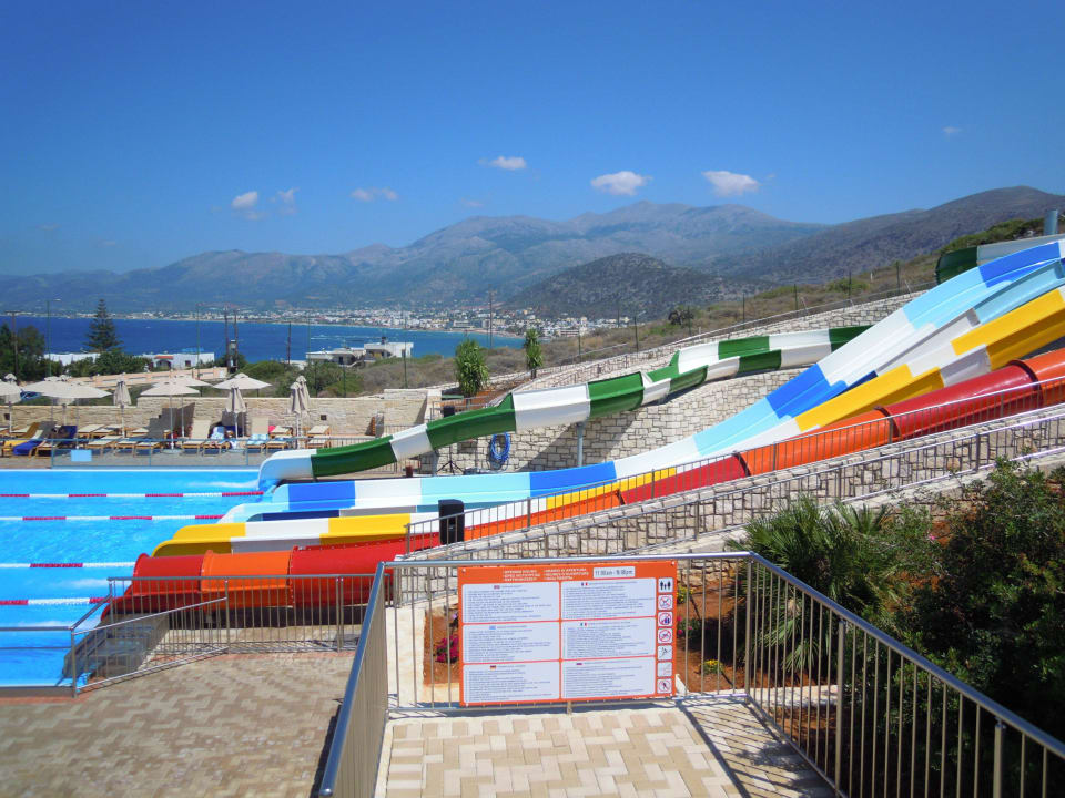 Nouvel espace  avec tobogans Grand Hotel Holiday Resort