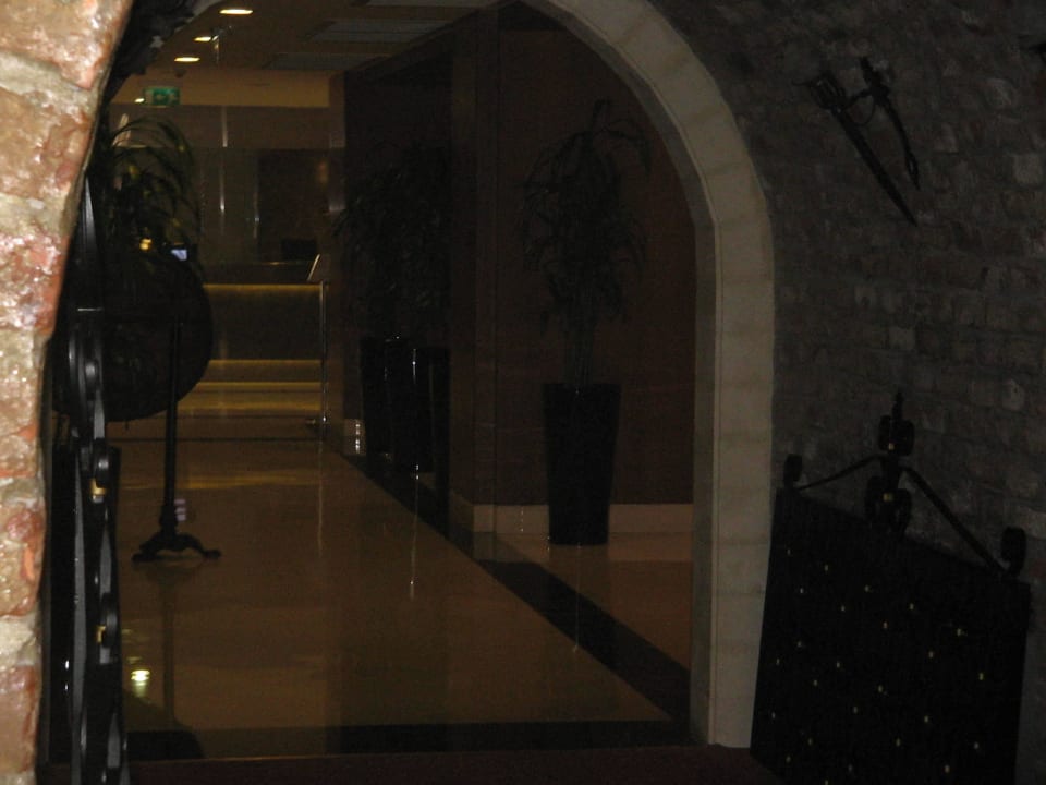 Weg zur Bar Best Western Plus The President Hotel