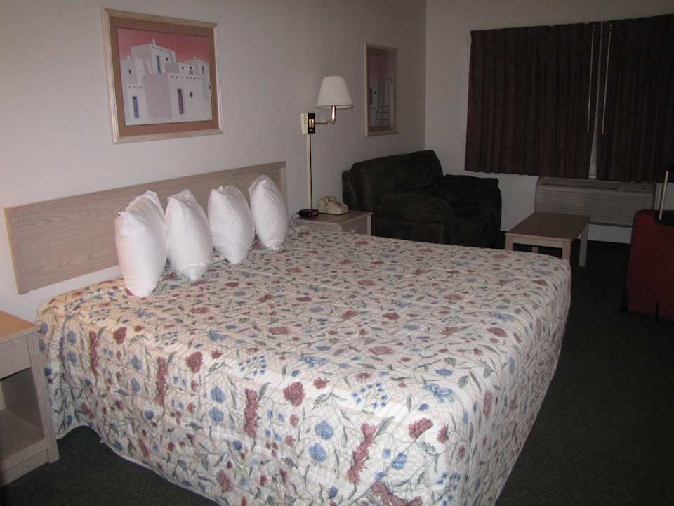 Unser Zimmer mit Kingsize-Bett North Shore Inn at Lake Mead