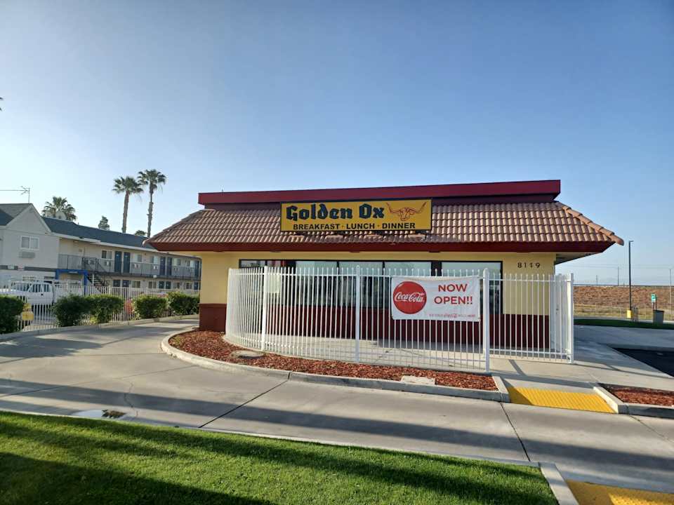 Gastro Motel 6 Bakersfield East