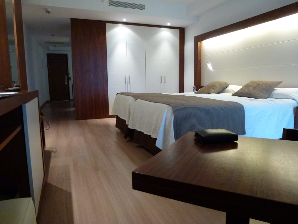 Wirklich großzügig - Unser Zimmer Hipotels Cala Millor Park