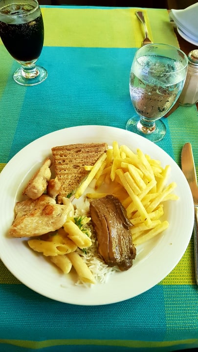 Beispiel Essen Adaaran Select Meedhupparu Island Resort - Premium All Inclusive