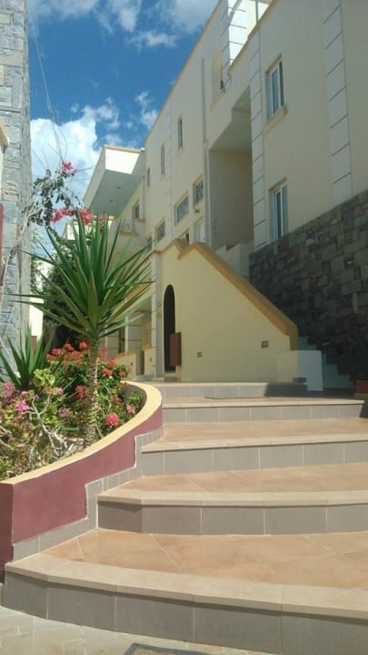 Widok na hotel z basenu Hotel Apartments Ionio Star