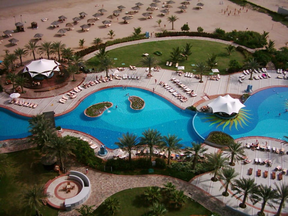 Pool vom Zimmer aus Hotel Le Meridien Al Aqah Beach Resort
