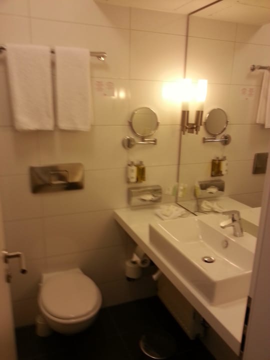 Badezimmer Mercure Hotel Wiesbaden City