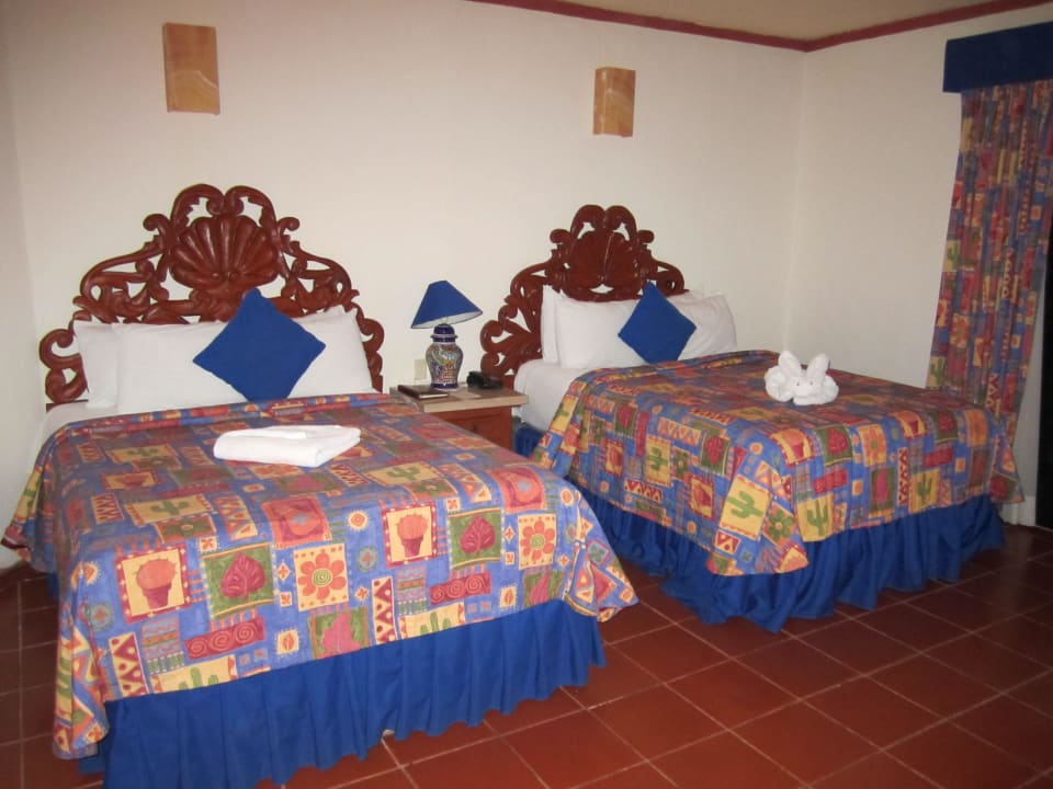 Doppelzimmer mit riesigen Betten Ecotel Quintana Regia
