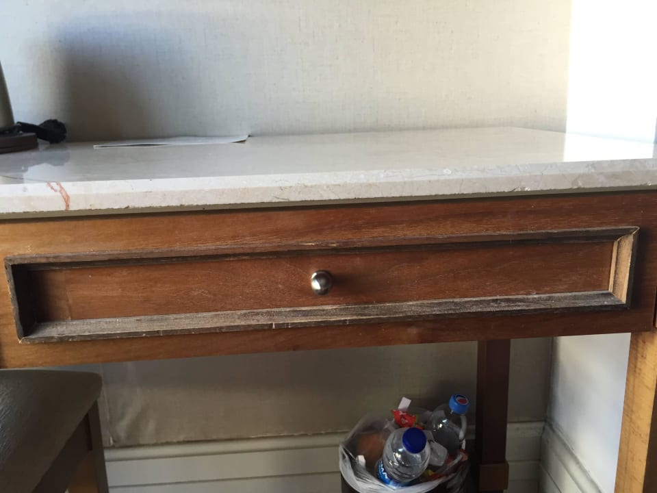 Abgenutztes Mobiliar in einer 5*-Anlage!! Alba Queen Hotel