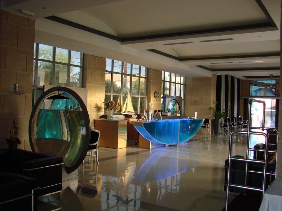 Schöne Lobby des Hotels All Senses Ocean Blue Sea Side Resort & Spa