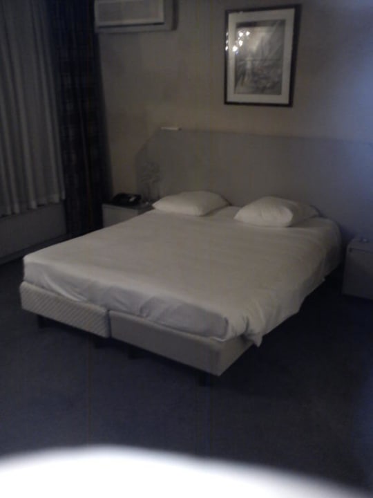 Großes Bett 2x2m Leonardo Hotel Charleroi City Center