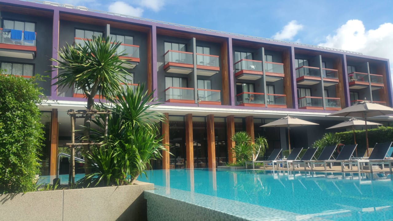 Pool Sicht Holiday Inn Express Phuket Patong Beach Central