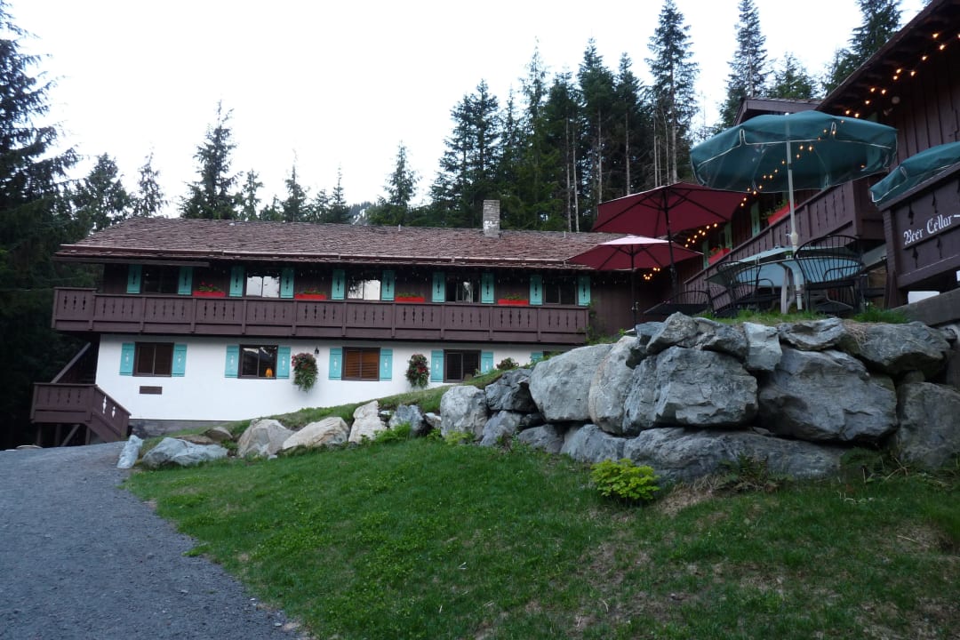 Hotel Außenanlage mit Freisitz Hotel Crystal Mountain