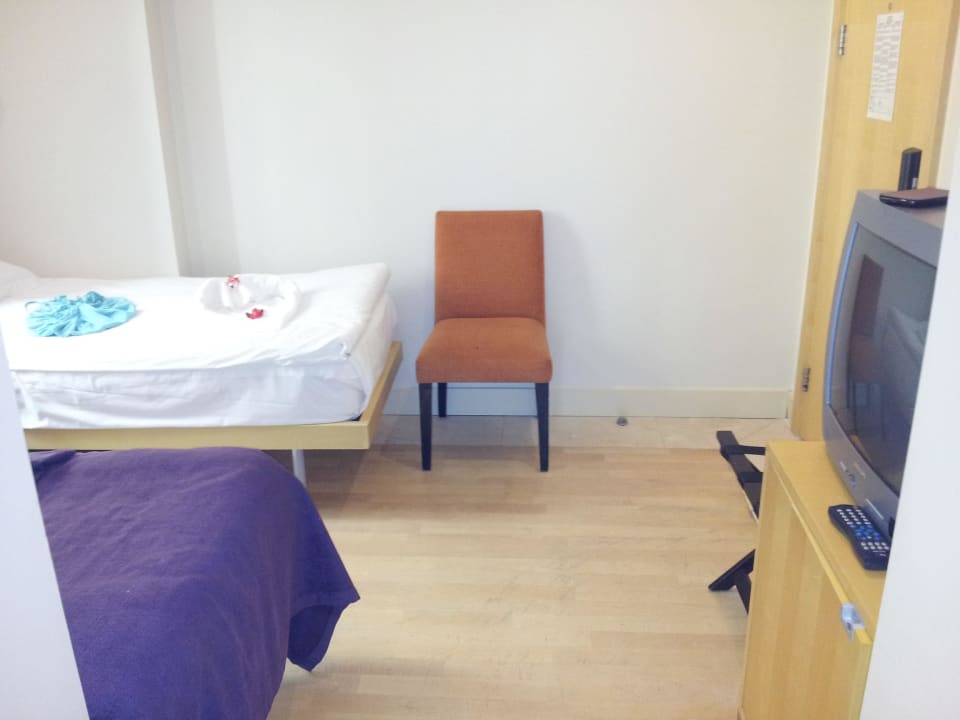 Kinderzimmer mit Eingangstüre TUI BLUE Xanthe