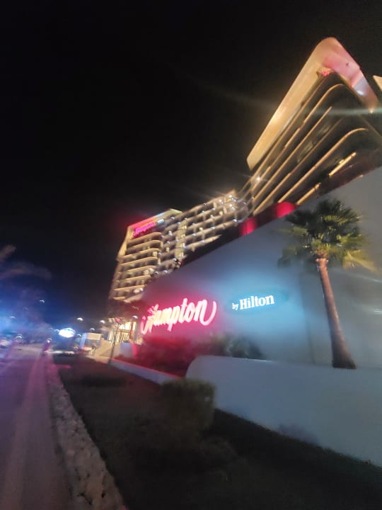 Außenansicht Hampton by Hilton Marjan Island