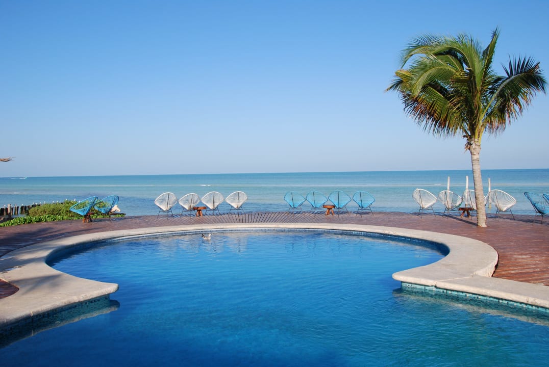Der Pool mit Blick auf`s Meer Hotel Villas Flamingos