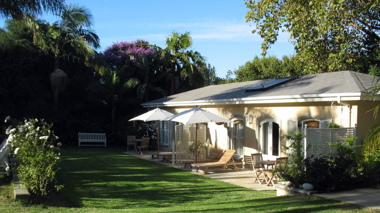 Das Nebengebäude im Garten Constantia Valley Lodge