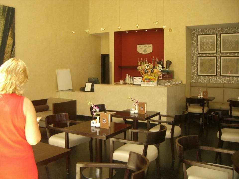 Cafe in der Hotel Lobby Rixos Al Mairid Ras Al Khaimah