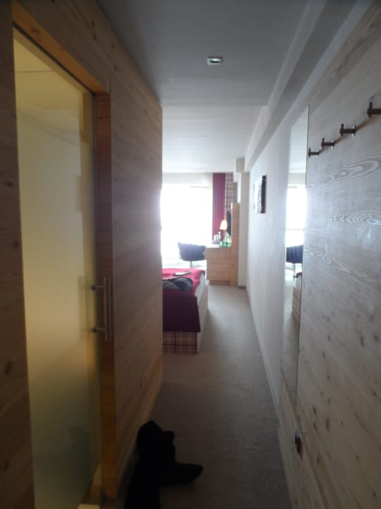Eingang Zimmer, links Badezimmer Kesselspitze Hotel & Chalet, Valamar Collection