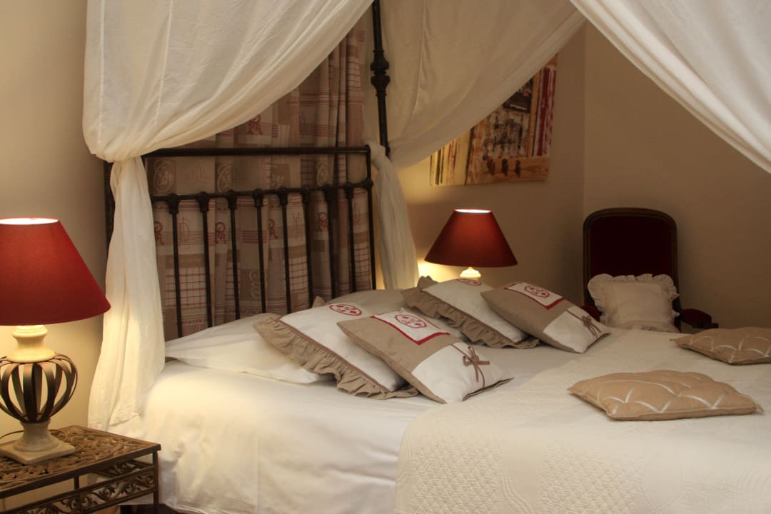 Chambre Beige Hotel Château la Moune