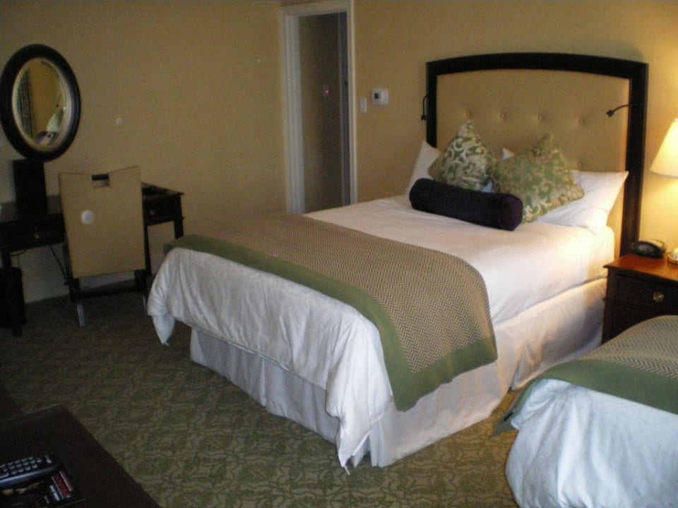 King-Size Bett Omni Shoreham Hotel