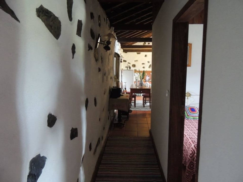 Gang vom großen Schlafzimmer zur Küche Hotel Aldeia da Cuada