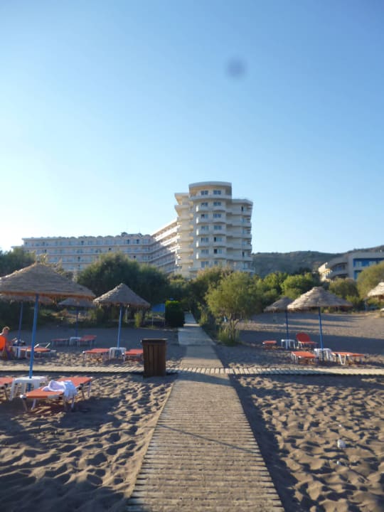 Blick vom Strand auf de Hotel Pegasos Deluxe Beach Hotel