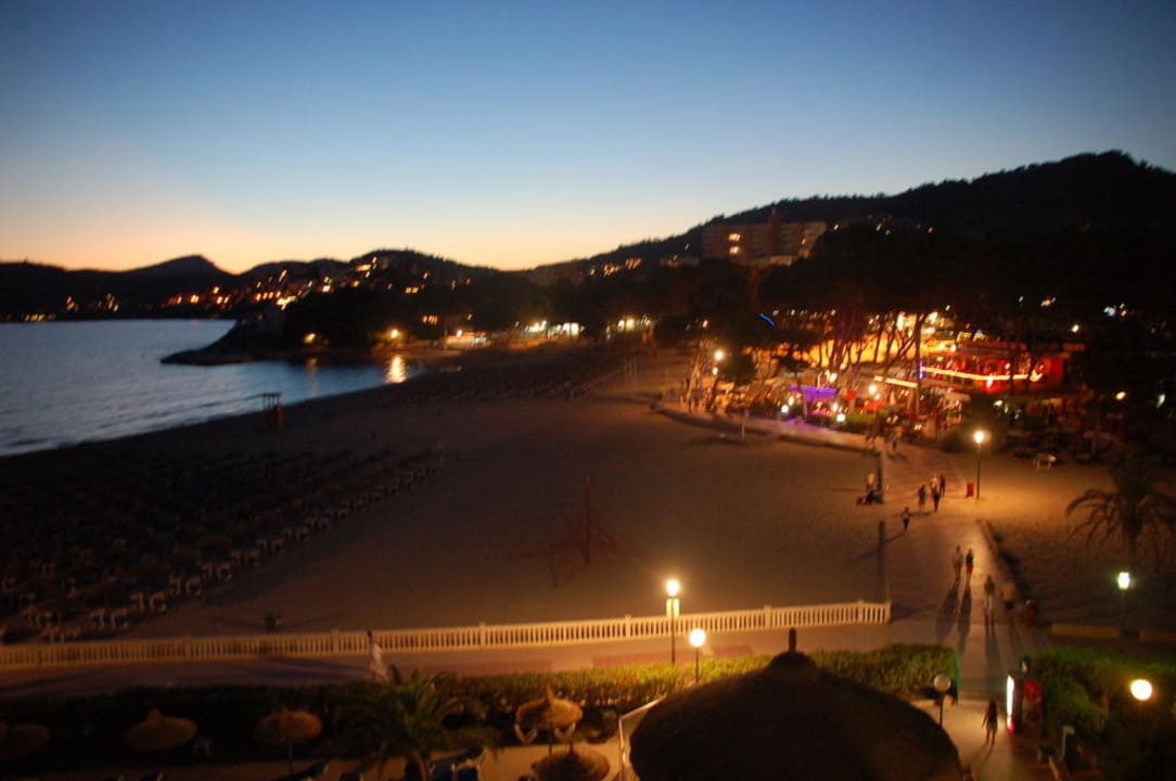 Ausblick vom Balkon bei Nacht Hotel Vibra Beverly Playa